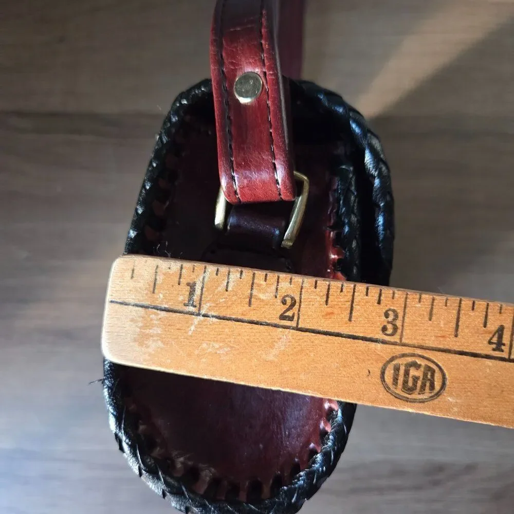 EUC VINTAGE GENUINE LEATHER SMALL TOOLED CROSSBODY BAG